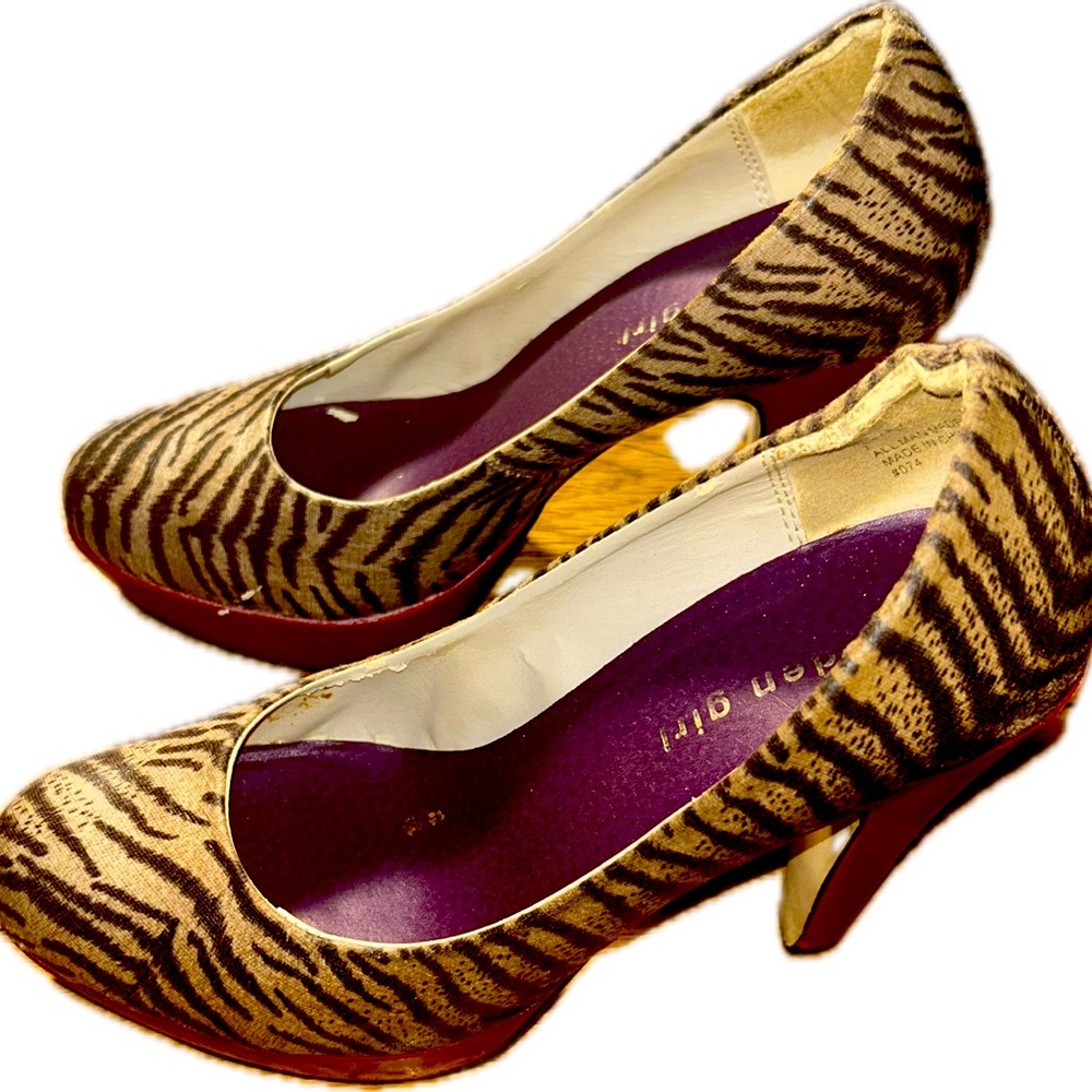 Steve Madden “Madden Girl” size 7 Leopard print, red heel. Great condition.